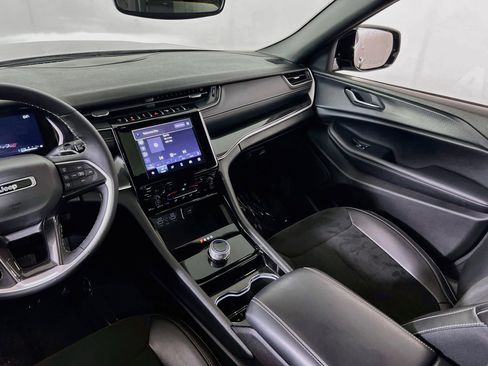 Used 2023 Jeep Grand Cherokee Altitude image 23