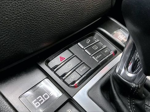 Used 2015 Porsche Macan Turbo AWD/4WD image 15
