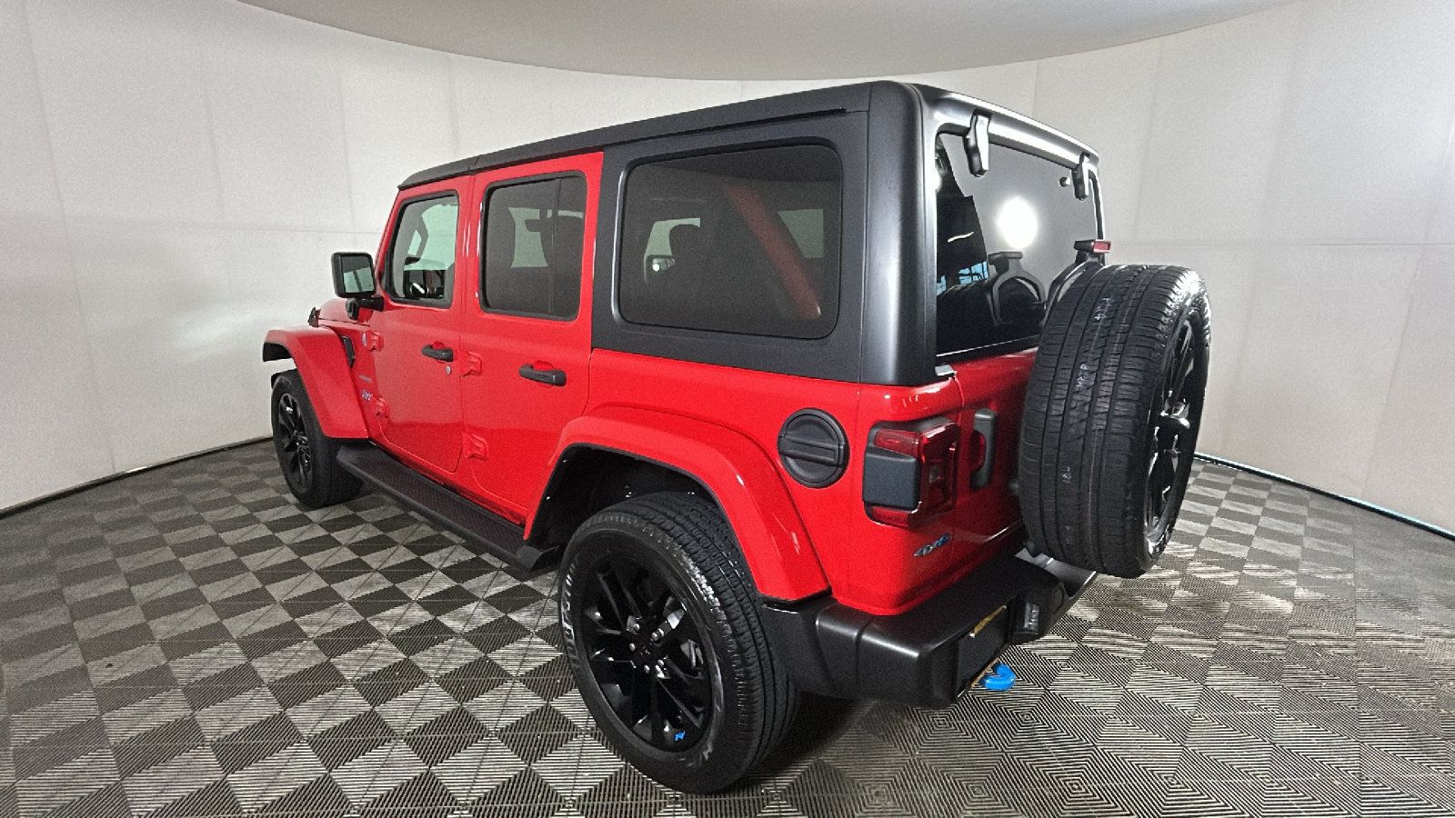 Used 2023 Jeep Wrangler Unlimited Sahara w/ Cold Weather Group AWD/4WD image 5