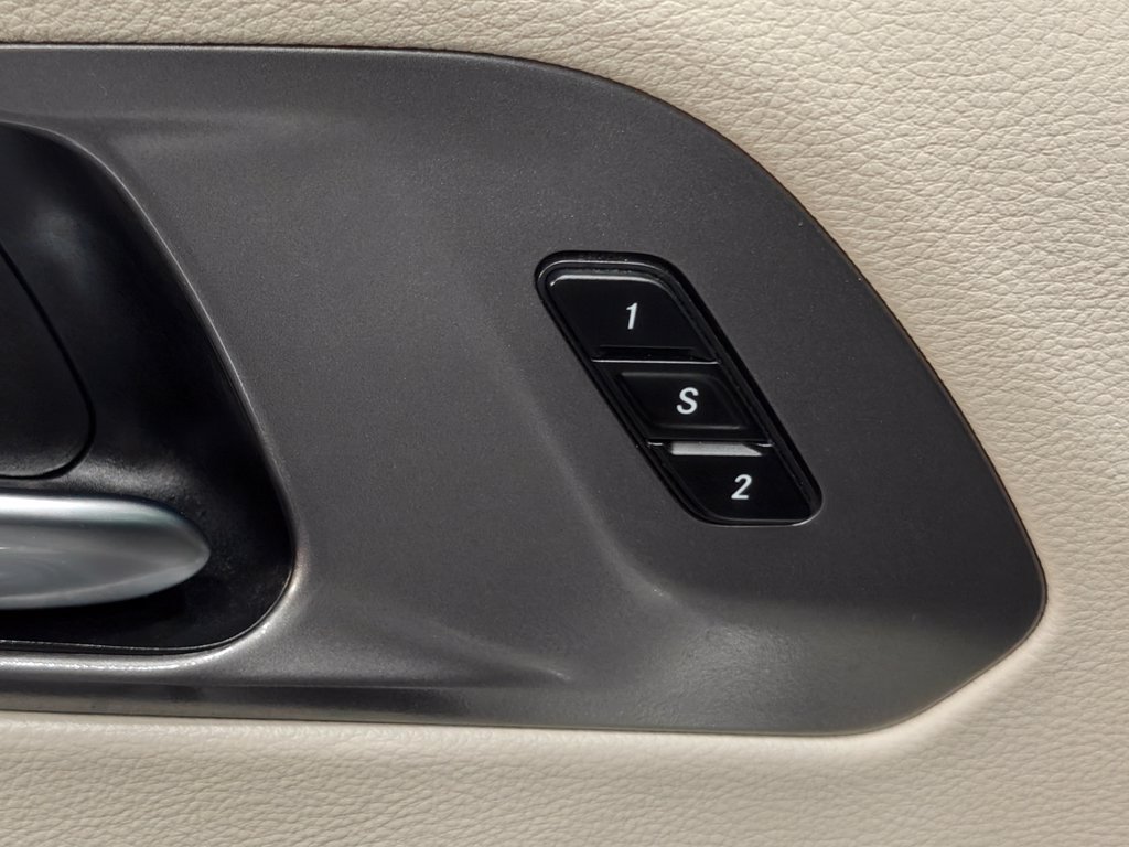 Used 2024 Chrysler Pacifica Touring-L FWD image 54