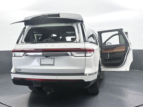 Used 2023 Lincoln Navigator L Reserve w/ Monochromatic Package image 90