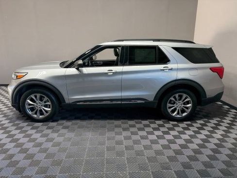 Used 2023 Ford Explorer XLT w/ Equipment Group 202A AWD/4WD image 6