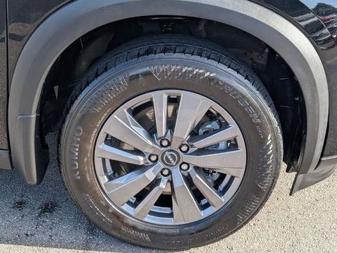 Certified 2024 Nissan Pathfinder SV w/ SV Premium Package AWD/4WD image 9