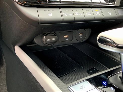 New 2025 Hyundai Elantra Limited image 28