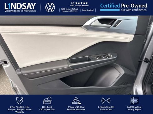 Certified 2025 Volkswagen Taos SE image 9
