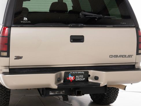 Used 2000 Chevrolet Tahoe Z71 w/ Comfort & Security Pkg AWD/4WD image 16