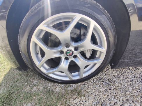Used 2018 Alfa Romeo Giulia Ti w/ TI Performance Package AWD/4WD image 20