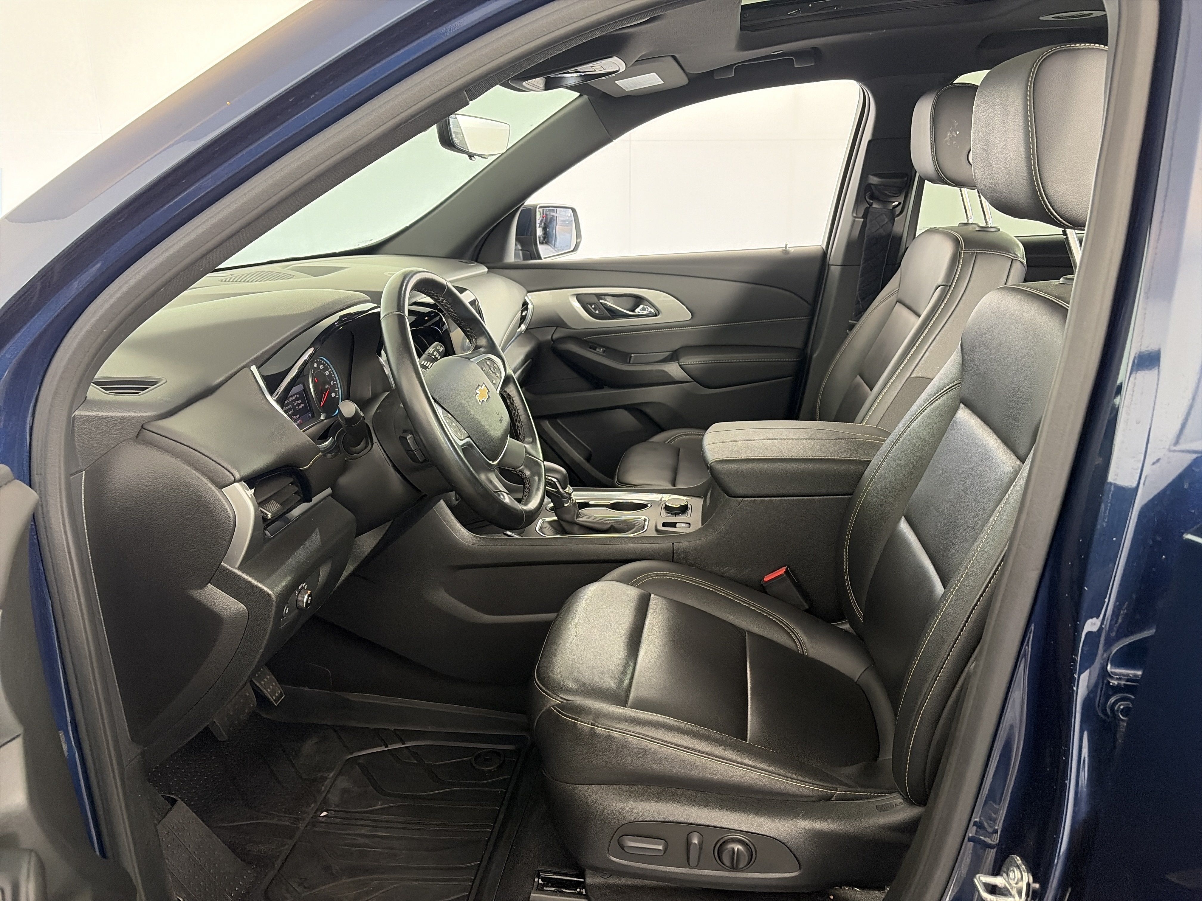 Certified 2023 Chevrolet Traverse LT w/ LT Premium Package AWD/4WD image 6