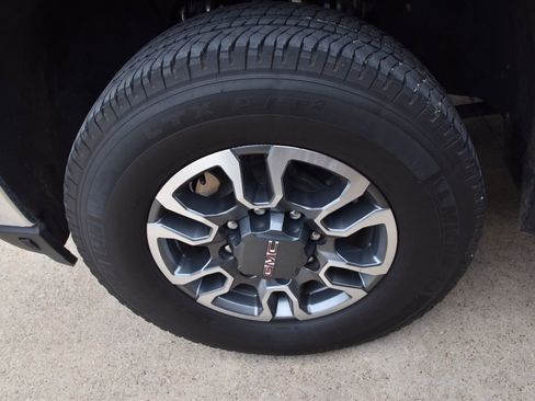 Used 2022 GMC Sierra 2500 SLT w/ SLT Premium Package image 9