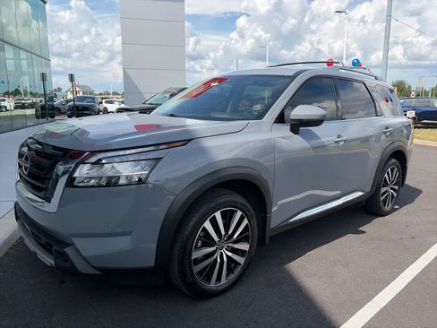 Used 2024 Nissan Pathfinder Platinum AWD/4WD image 1