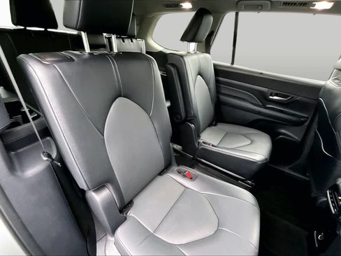 Used 2025 Toyota Grand Highlander AWD image 40