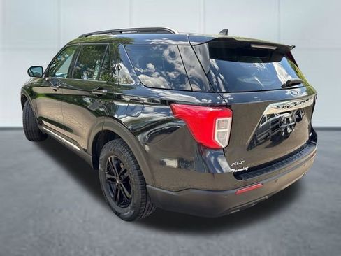 Used 2021 Ford Explorer XLT AWD/4WD image 2