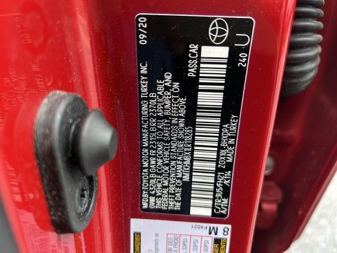 Used 2020 Toyota C-HR LE FWD image 26