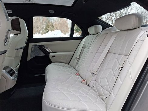 Used 2023 BMW 760i xDrive image 10