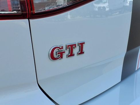 Used 2017 Volkswagen GTI Sport FWD image 9