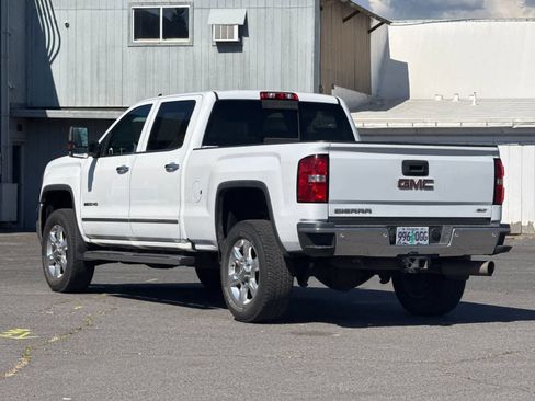 Used 2018 GMC Sierra 2500 SLT w/ Duramax Plus Package AWD/4WD image 6