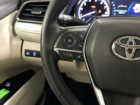 Used 2020 Toyota Camry XLE image 29