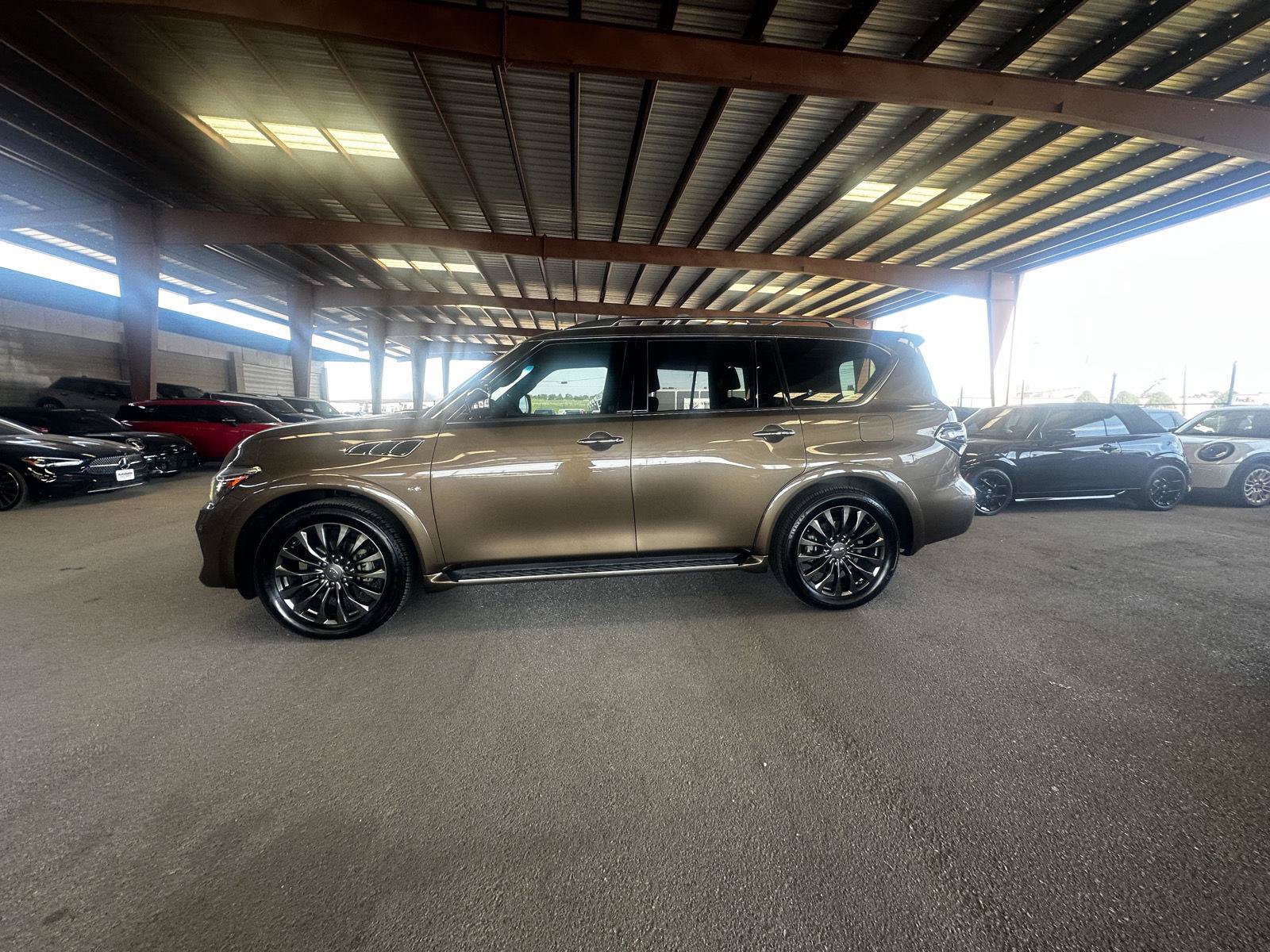 Used 2017 INFINITI QX80 Limited AWD/4WD image 2