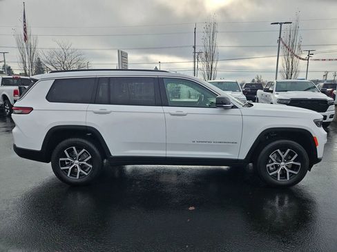 New 2025 Jeep Grand Cherokee L Limited w/ Trailer Tow Package AWD/4WD image 7