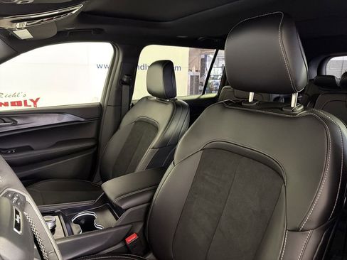 New 2025 Jeep Grand Cherokee L Altitude image 10