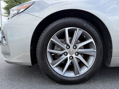 Used 2017 Lexus ES 300h FWD image 8