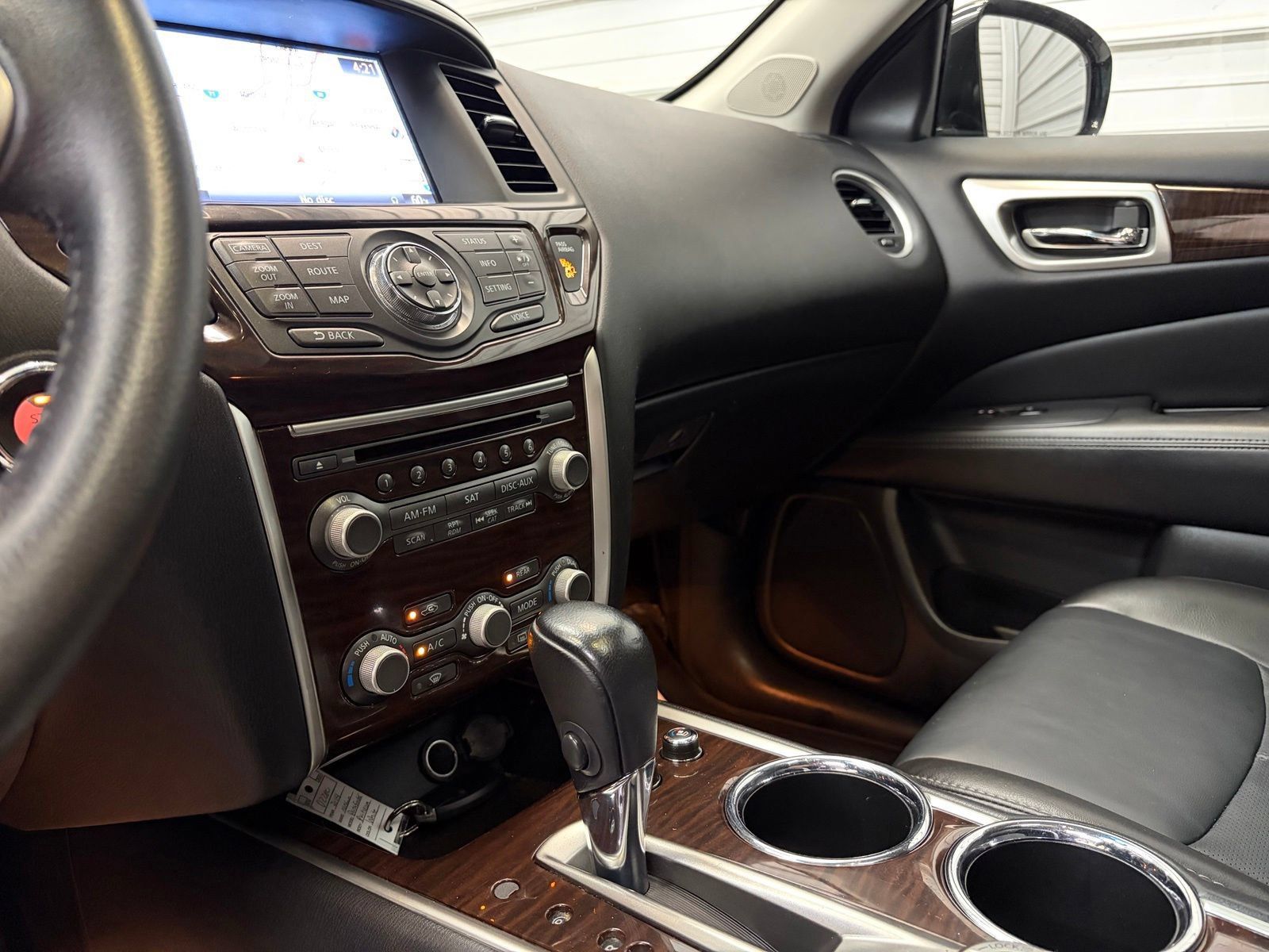 Used 2014 Nissan Pathfinder Platinum w/ Platinum Premium Package AWD/4WD image 22