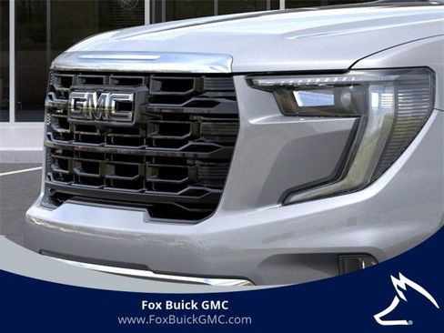 Used 2025 GMC Acadia Elevation w/ Elevation Premium Package image 13