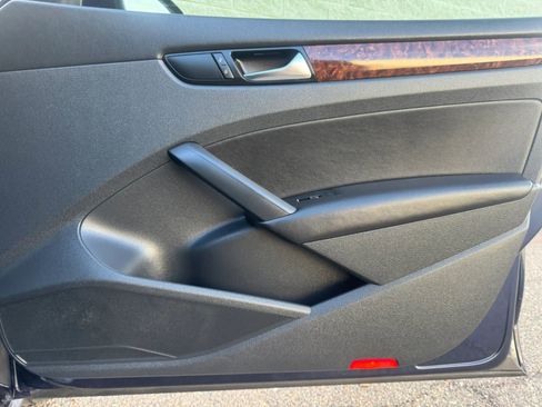 Used 2013 Volkswagen Passat TDI SEL Premium FWD image 13