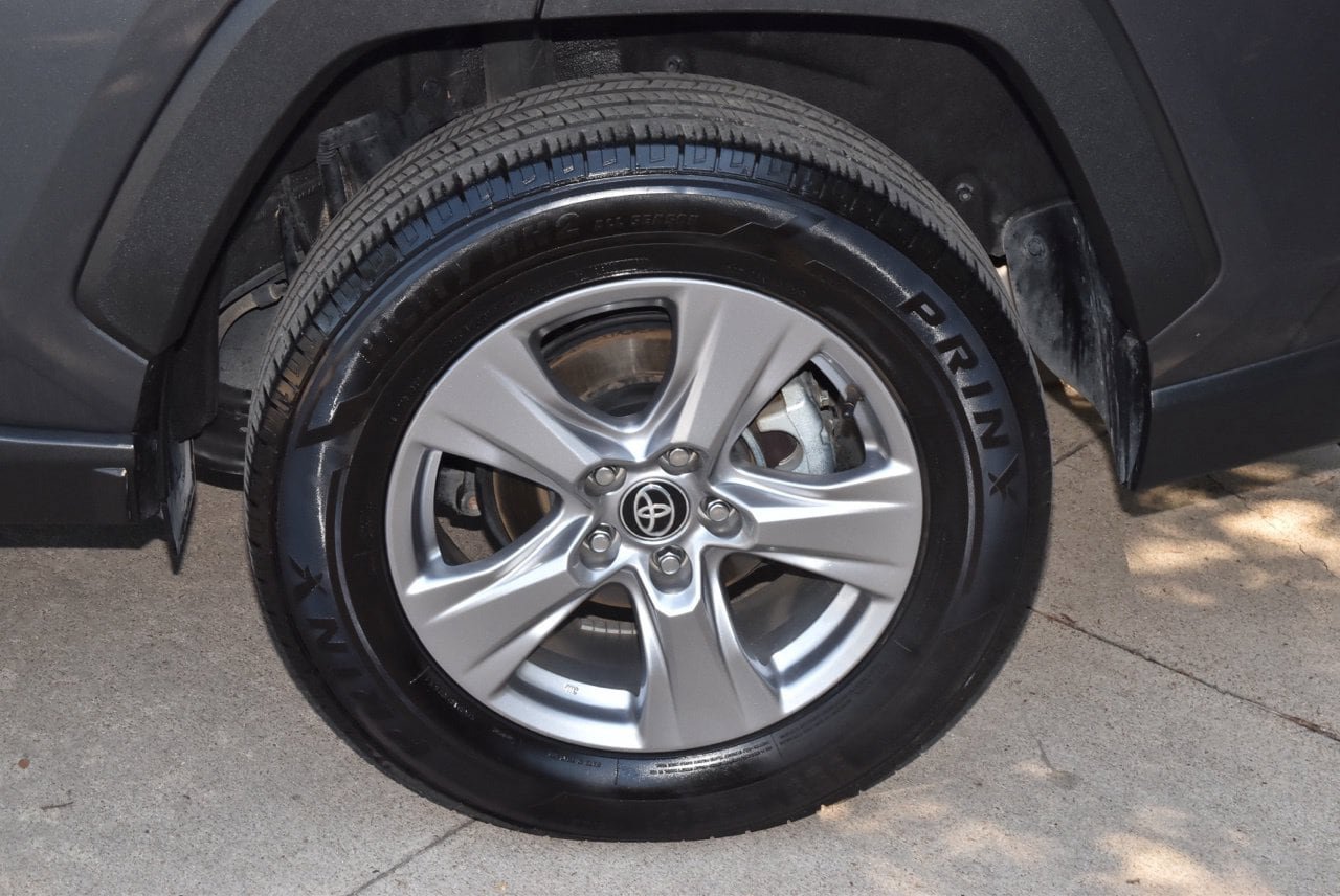Used 2025 Toyota RAV4 XLE AWD/4WD image 36