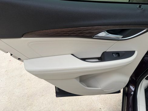 Used 2021 Buick Envision Avenir image 24