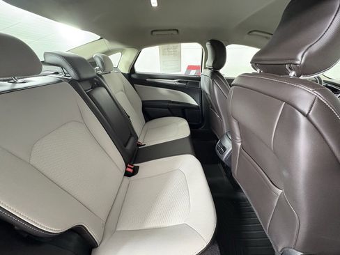 Used 2019 Ford Fusion SE w/ Equipment Group 151A image 39