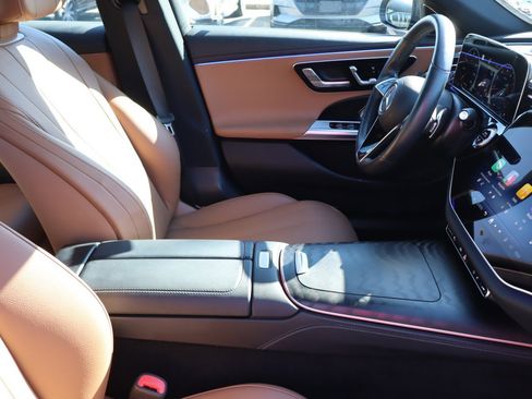 Used 2025 Mercedes-Benz E 350 4MATIC Sedan image 17