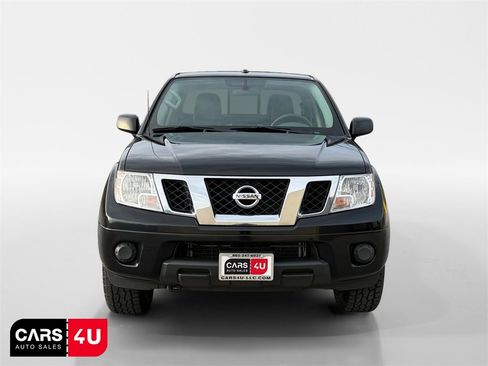 Used 2018 Nissan Frontier SV image 2