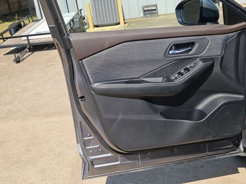 Used 2023 Nissan Rogue SV FWD image 12