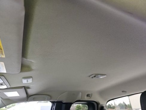 Used 2025 Nissan Frontier SV image 16