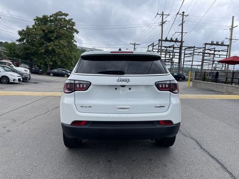 Used 2024 Jeep Compass Latitude AWD/4WD image 4