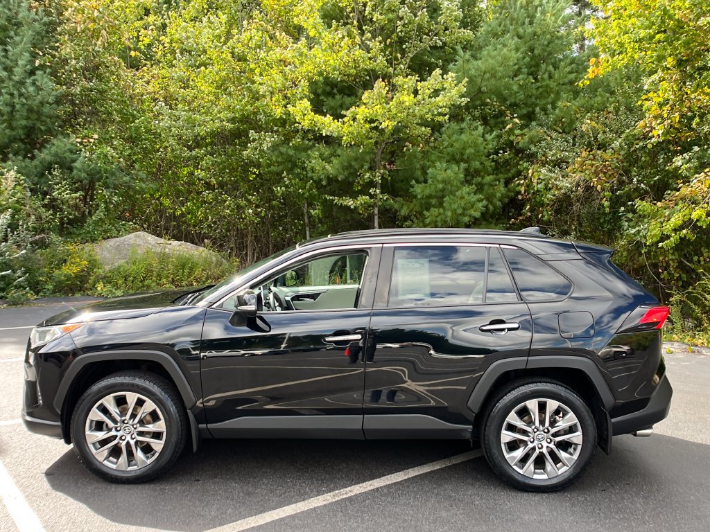 Used 2020 Toyota RAV4 Limited AWD/4WD image 2