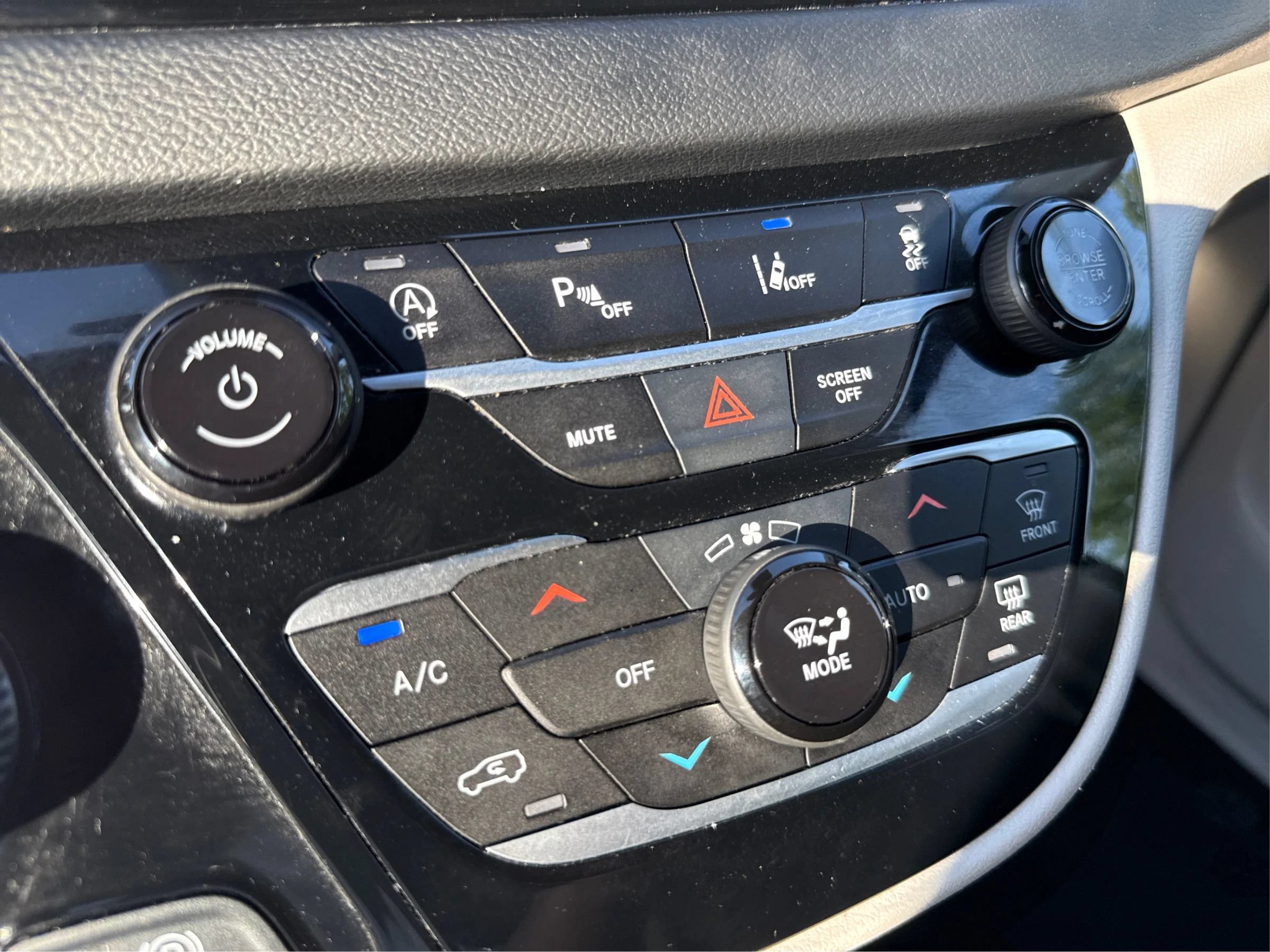 Used 2023 Chrysler Pacifica Touring-L FWD image 33