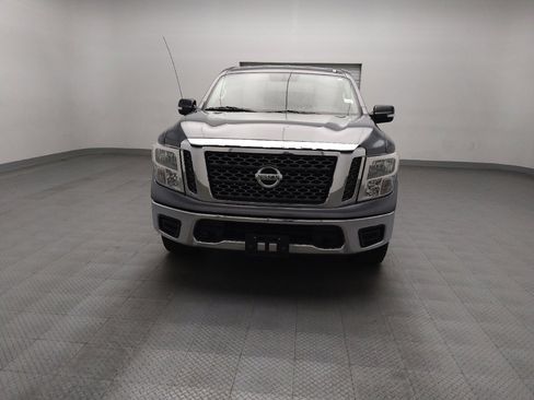 Used 2017 Nissan Titan SV image 15