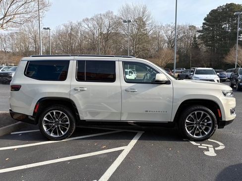 Used 2022 Jeep Wagoneer Series III w/ Premium Group I image 4