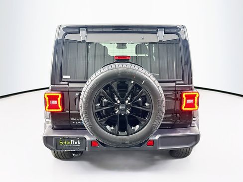 Used 2025 Jeep Wrangler Sahara image 7