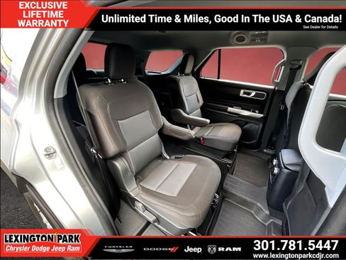 Used 2023 Ford Explorer XLT AWD/4WD image 24