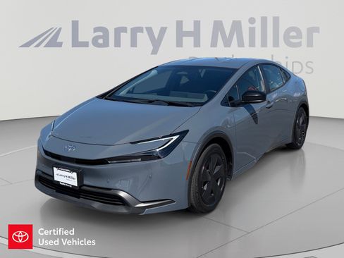 Used 2025 Toyota Prius LE FWD image 1