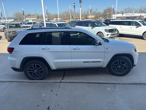 Used 2017 Jeep Grand Cherokee Trailhawk w/ Trailhawk Luxury Group image 4