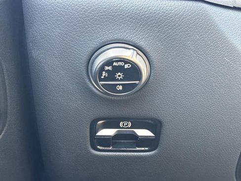 Used 2025 Mercedes-Benz GLC 300 4MATIC image 25