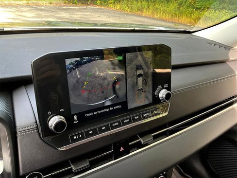 Used 2024 Mitsubishi Outlander SE image 16