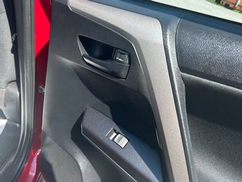 Used 2018 Toyota RAV4 LE AWD/4WD image 39