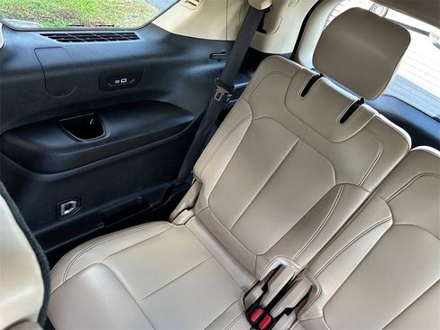 Used 2022 Jeep Grand Cherokee L Limited image 32