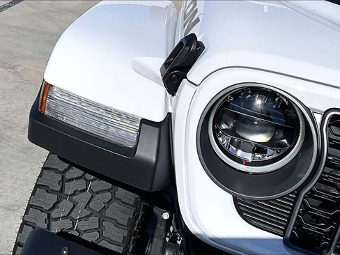 New 2025 Jeep Gladiator Rubicon image 16