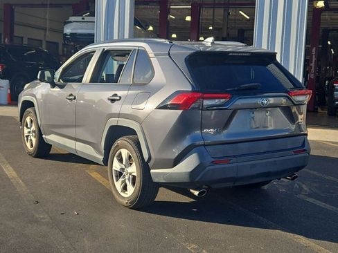 Used 2019 Toyota RAV4 XLE w/ Convenience Package FWD image 7
